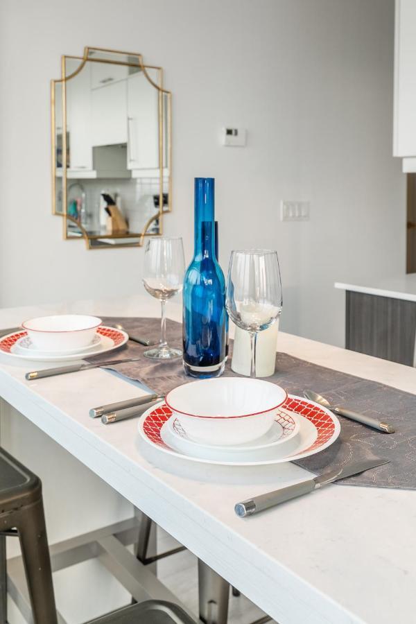 Luxury 2 Bedroom In The Heart Of Entertainment District W/ Cn Tower View Toronto Exterior photo