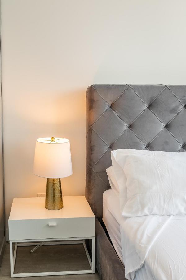 Luxury 2 Bedroom In The Heart Of Entertainment District W/ Cn Tower View Toronto Exterior photo