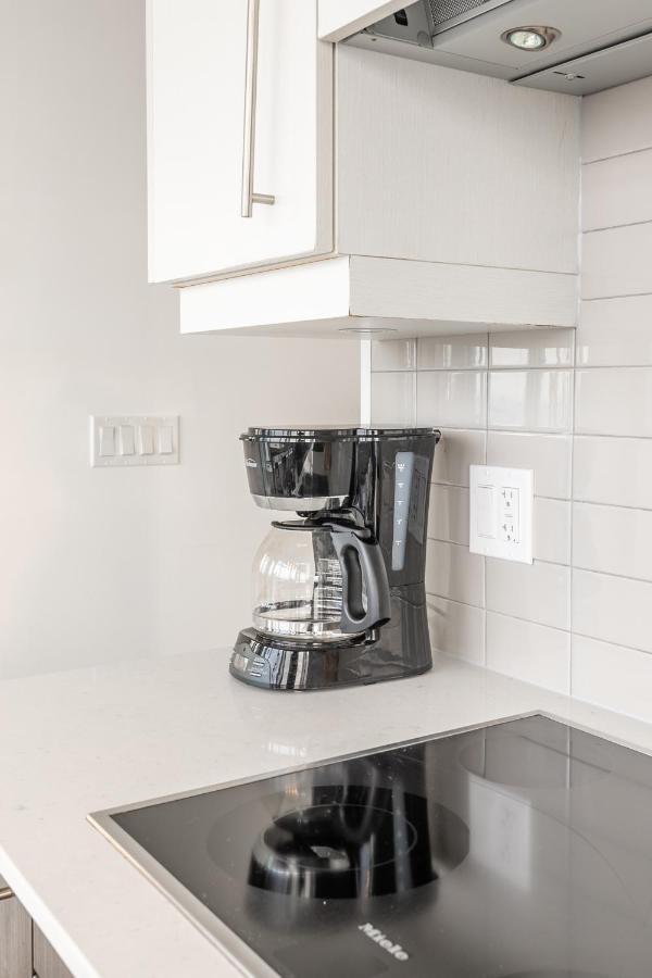 Luxury 2 Bedroom In The Heart Of Entertainment District W/ Cn Tower View Toronto Exterior photo