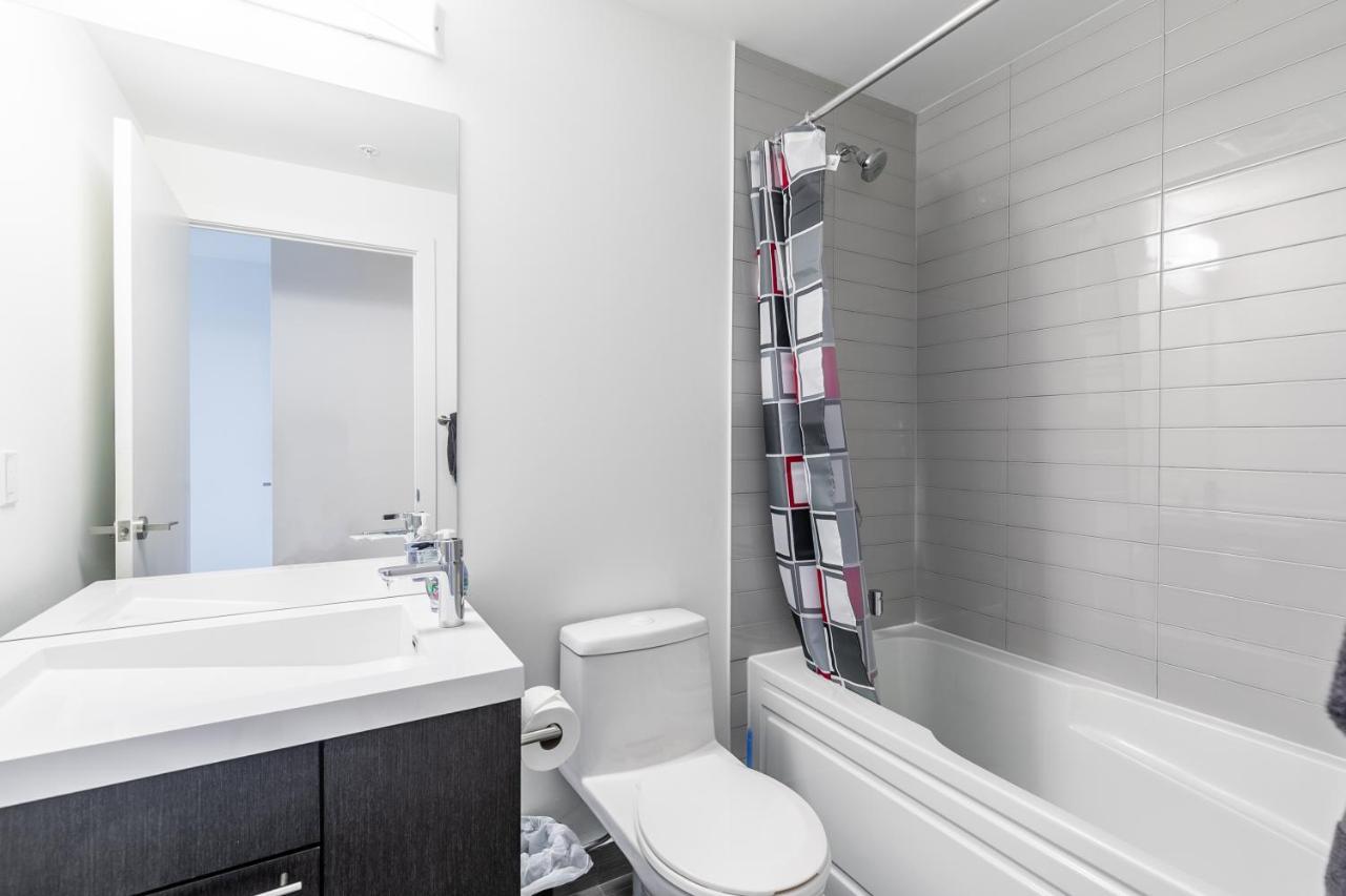 Luxury 2 Bedroom In The Heart Of Entertainment District W/ Cn Tower View Toronto Exterior photo