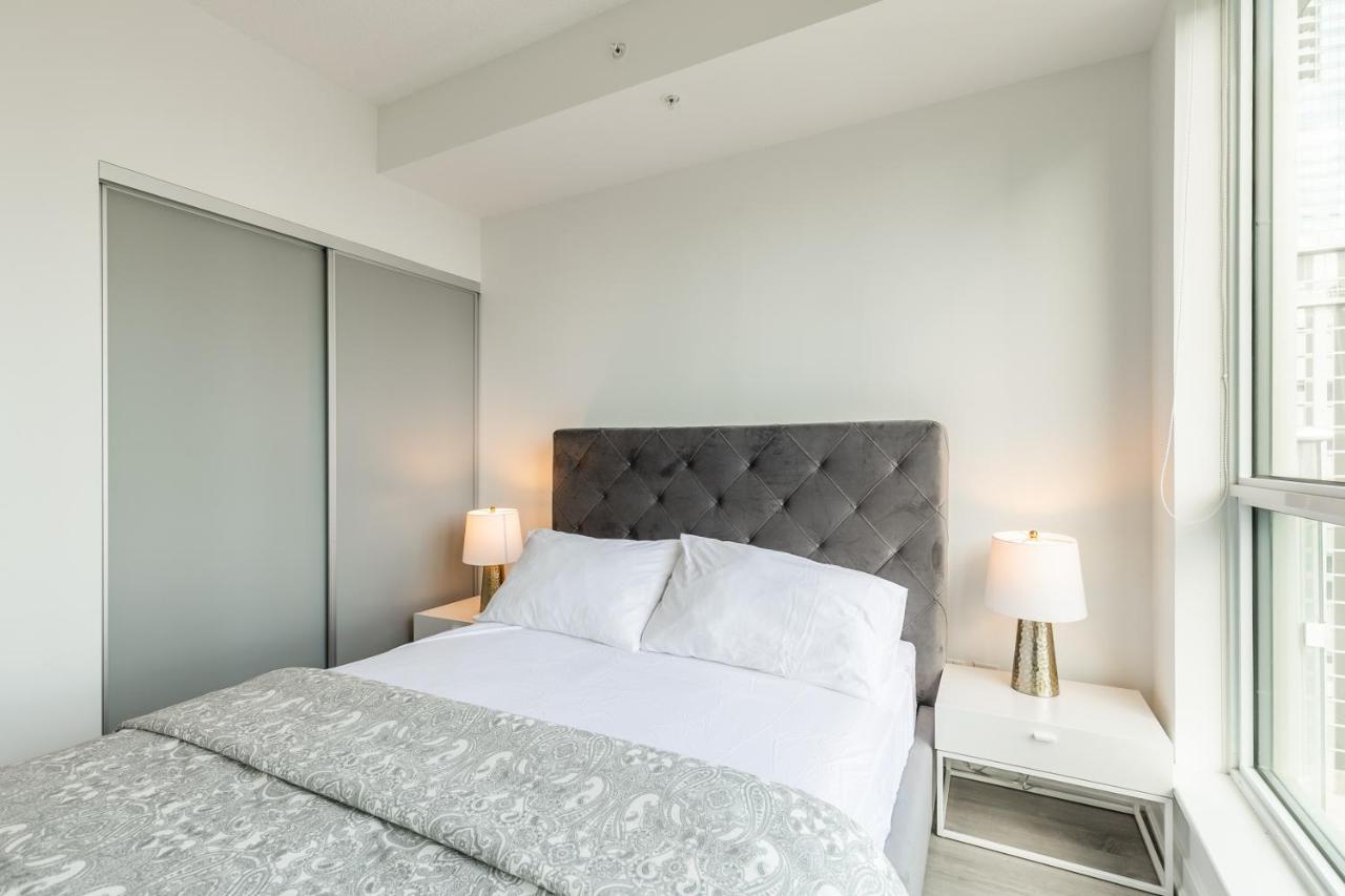 Luxury 2 Bedroom In The Heart Of Entertainment District W/ Cn Tower View Toronto Exterior photo