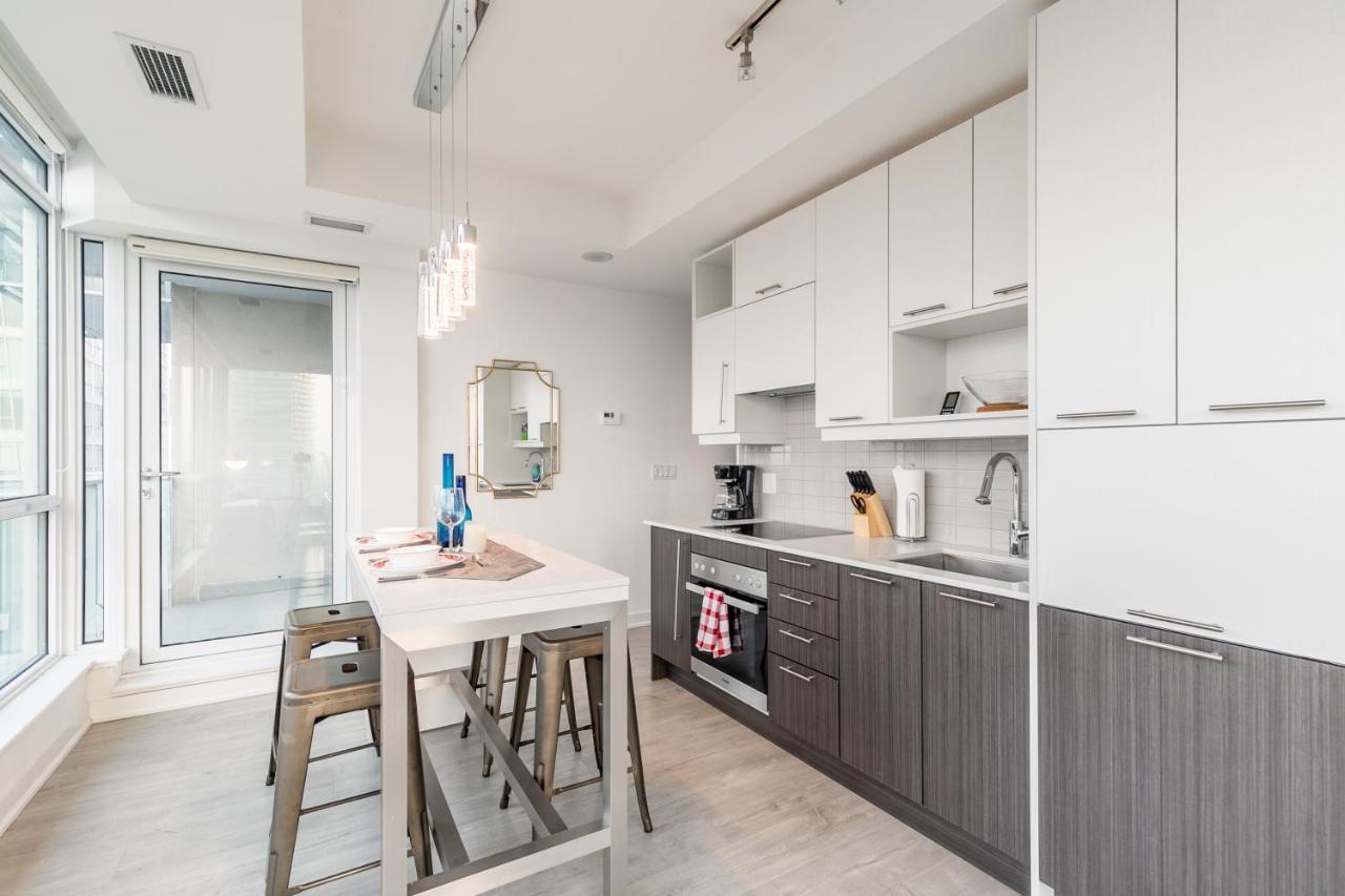 Luxury 2 Bedroom In The Heart Of Entertainment District W/ Cn Tower View Toronto Exterior photo