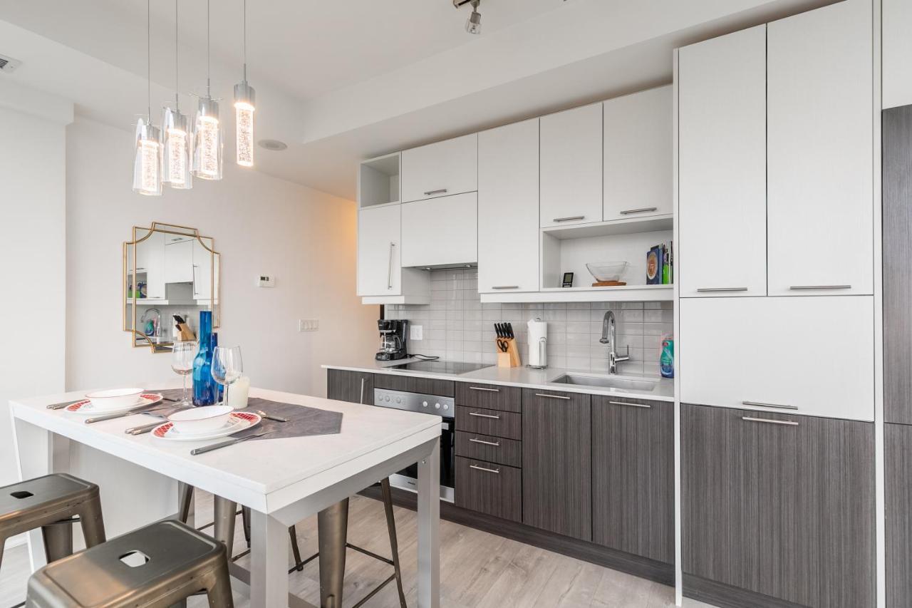 Luxury 2 Bedroom In The Heart Of Entertainment District W/ Cn Tower View Toronto Exterior photo