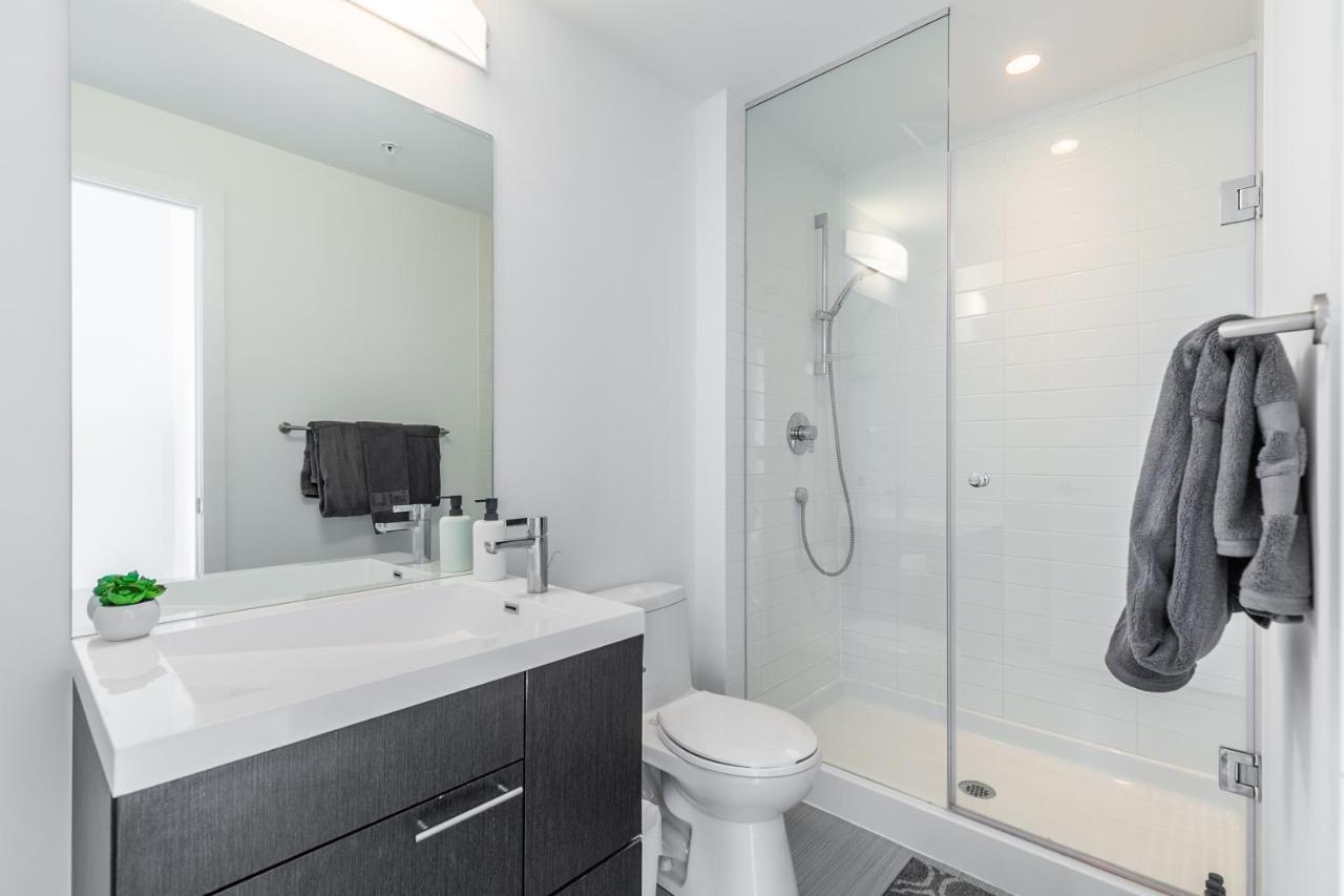 Luxury 2 Bedroom In The Heart Of Entertainment District W/ Cn Tower View Toronto Exterior photo