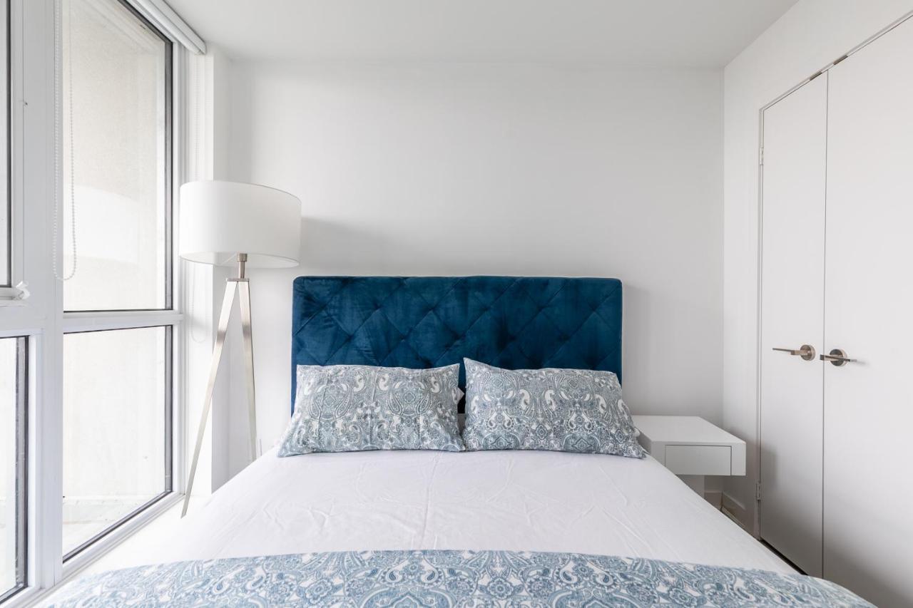 Luxury 2 Bedroom In The Heart Of Entertainment District W/ Cn Tower View Toronto Exterior photo