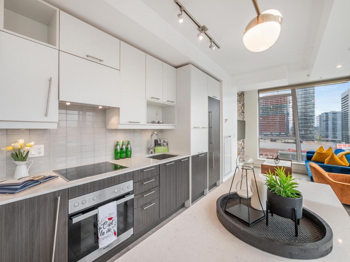 Luxury 2 Bedroom In The Heart Of Entertainment District W/ Cn Tower View Toronto Exterior photo