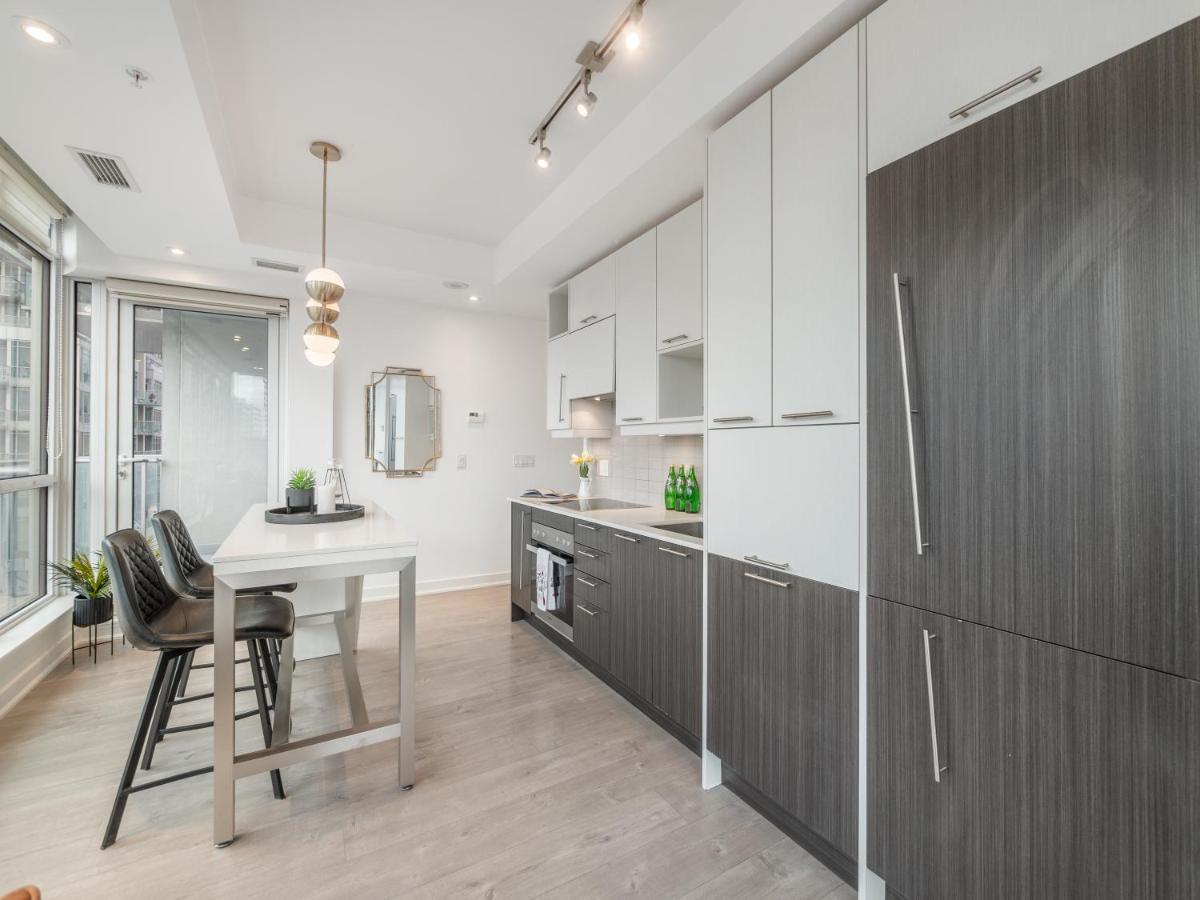 Luxury 2 Bedroom In The Heart Of Entertainment District W/ Cn Tower View Toronto Exterior photo